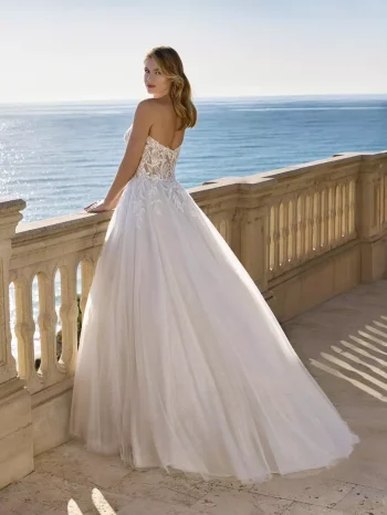 Traumhaftes A-Linie Brautrobe bei uns in der Nähe von Freiburg – zeitlos & individuell