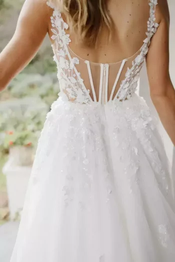 Dein Hochzeitskleid A-Linie wartet bei uns in der Nähe von Muttenz – Beratung & Anprobe inklusive