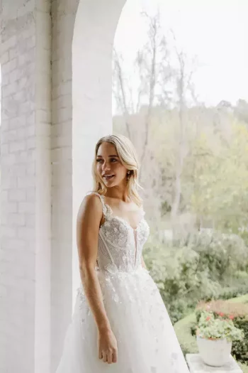 Dein Brautkleid A-Linie wartet in der Nähe von Zürich – Beratung & Anprobe inklusive zur Schweiz.